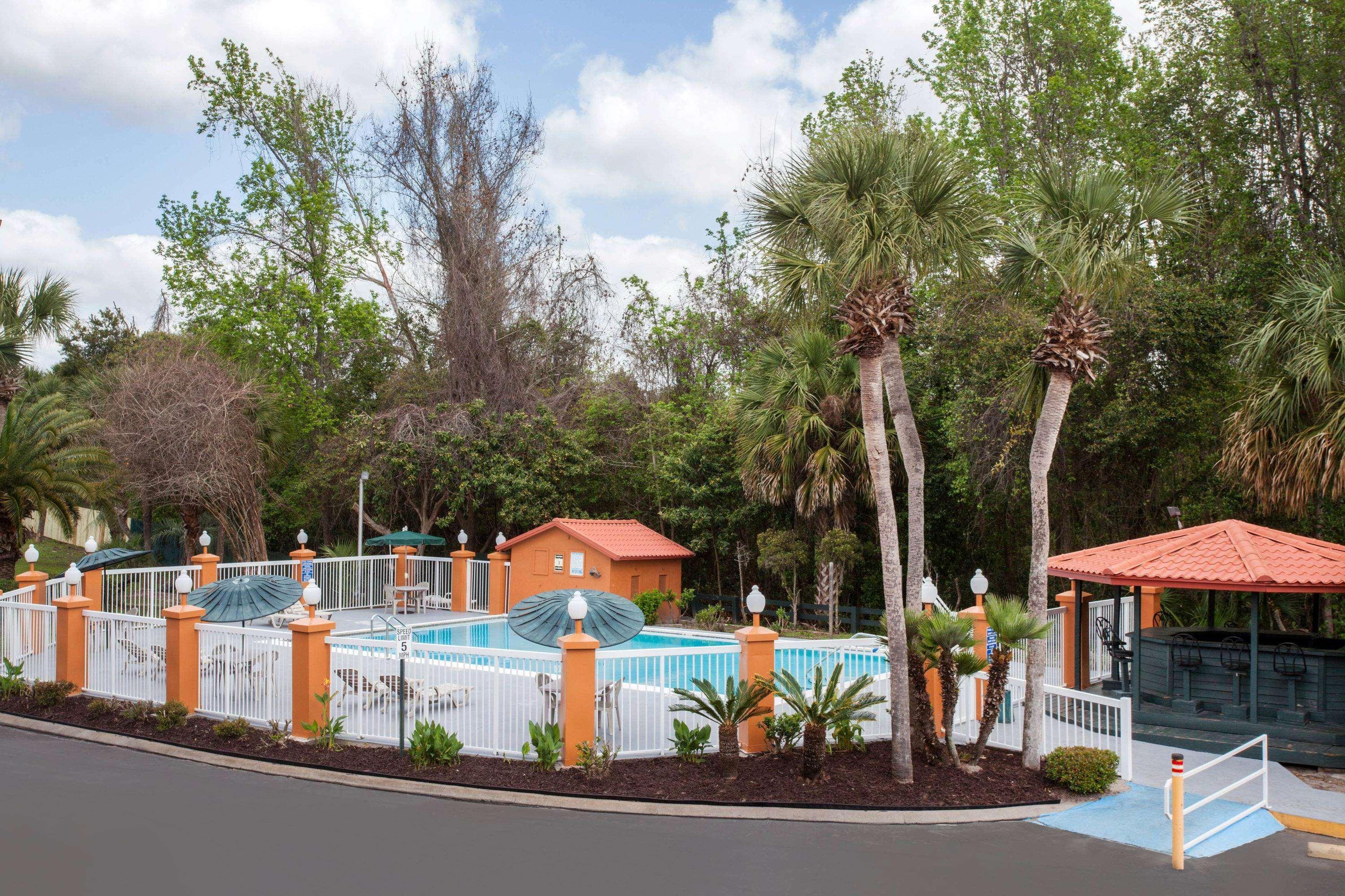 Baymont By Wyndham Lake Stadt Exterior foto